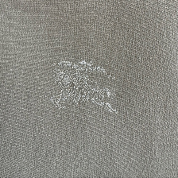 •Burberry Cream 100% Silk Fringed Scarf Embossed Logo & Brand Name Vintage Scarf - Picture 13 of 16